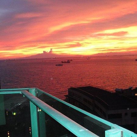 Baywatch Tower Manila Hotel Exterior photo