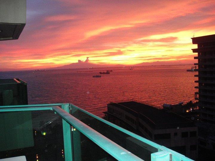 Baywatch Tower Manila Hotel Exterior photo